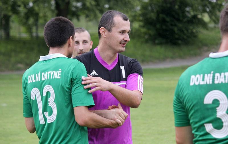 Fotbalisté Datyní (v zeleném) vyhrály nad Dobrou a mohli začít slavit postup do krajského přeboru.