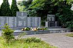 Památník věnovaný 108 horníkům, kteří zahynuli při tragédii na Dole Dukla 7. července 1961.