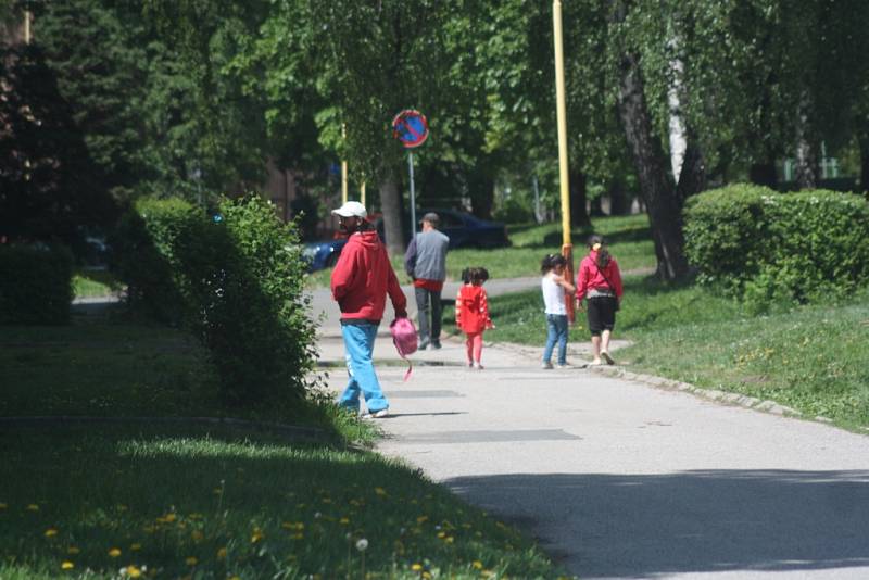 Mnozí obyvatelé Šumbarku si žijí poklidný život. Některým k bydlení v této čtvrti pomohl spolek Šumbarák.