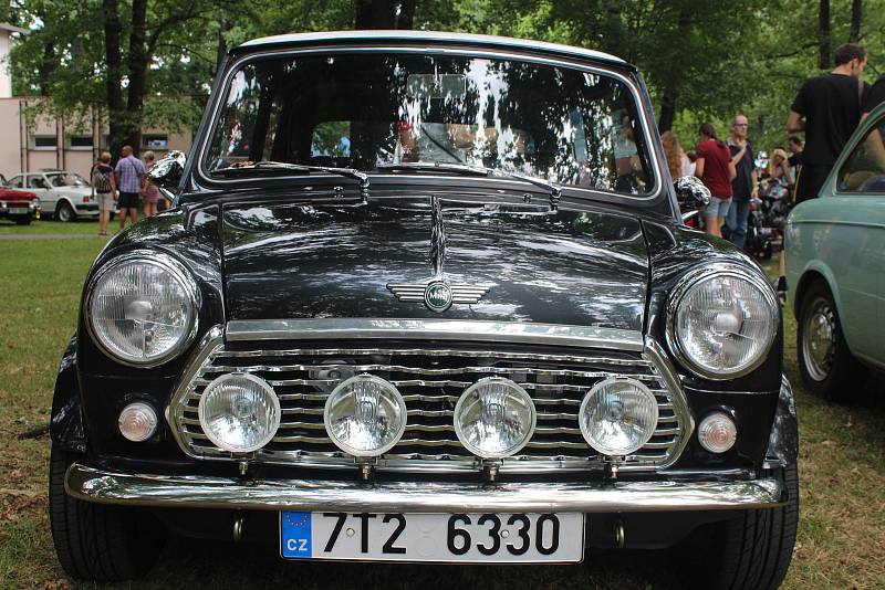 Do Bohumína se v sobotu 3. srpna 2019 sjelo na 122 historických vozů na setkání řidičů starých aut a motocyklů, které pořádal Veteran car club Ostrava.