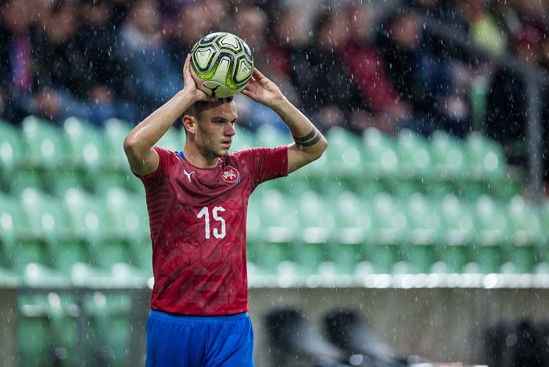 Mladí Češi (v červeném) remizovali s Řeckem 1:1.