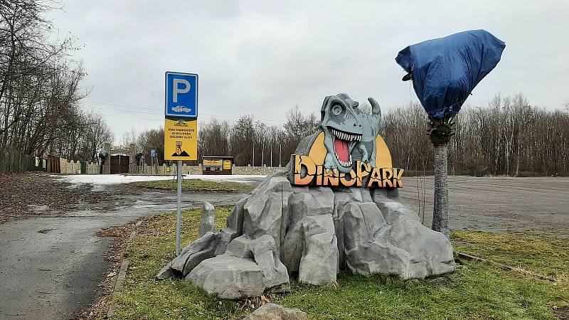 Doubrava. parkoviště před Dinoparkem