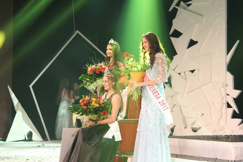 Miss Reneta 2017 v Havířově. Miss Reneta 2017 v Havířově. Miss Reneta 2017 Xénia Gregušová. Druhá Diana Šeděnková a třetí Kateřina Kučerová ze Šumperka. 