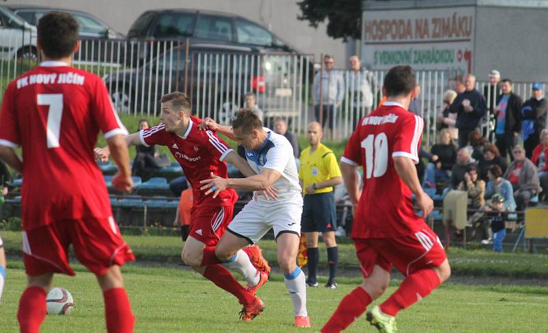 Havířovští fotbalisté (v bílém) v Novém Jičíně zklamali.