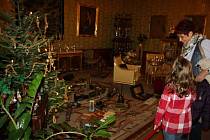 Jak si užívala vánočních svátků šlechta na fryštátském zámku, jaké dárky dostávaly děti, dospělí a také služebnictvo, a spousty dalších zajímavých informací přinesla akce Šťastné a veselé na zámku Fryštát, která se konala o posledním adventním víkendu.