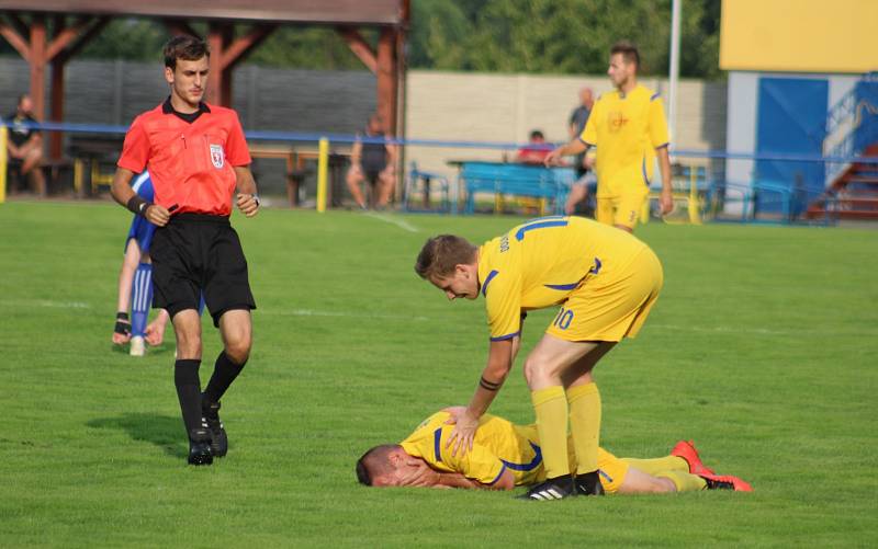 Dolní Lutyně (ve žlutém) - Jablunkov 0:3.