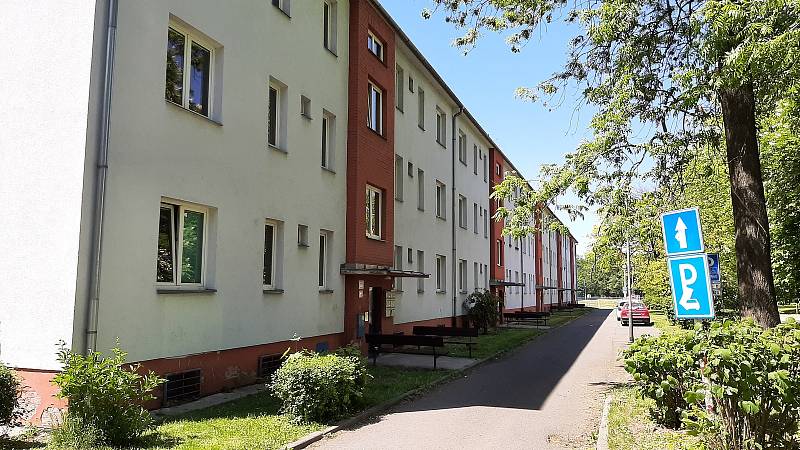 Společnost Heimstaden kvůli malému zájmu o byty v lokalitě Nové Město vypraznuje některé domy a poslední nájemníky vystěhovává.