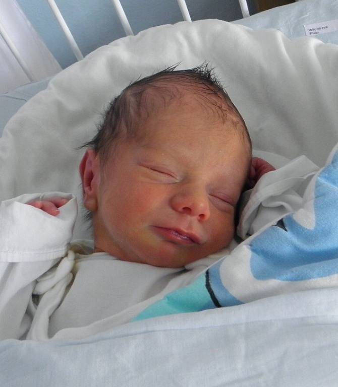První miminko se narodilo 19. října paní Petře Vicherkové z Karviné. Malý Filipek po porodu vážil 2680 g a měřil 49 cm.