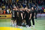 Karvinští házenkáři v sobotní odvetě 3. kola EHF Cupu porazili v Bosně Gračanici 33:27 a postoupili do osmifinále, ve čtvrtek přidali další dva body do tabulky české extraligy po výhře v Jičíně 24:20.