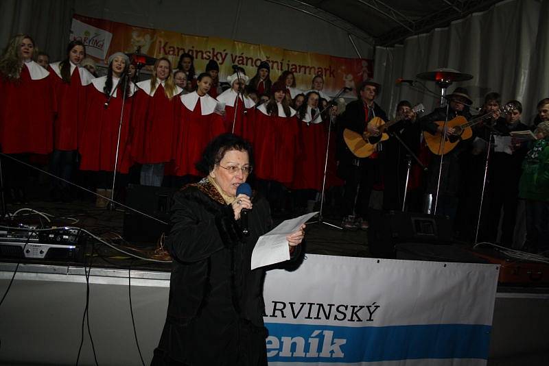 Společné zpívání koled na Masarykově náměstí v Karviné.