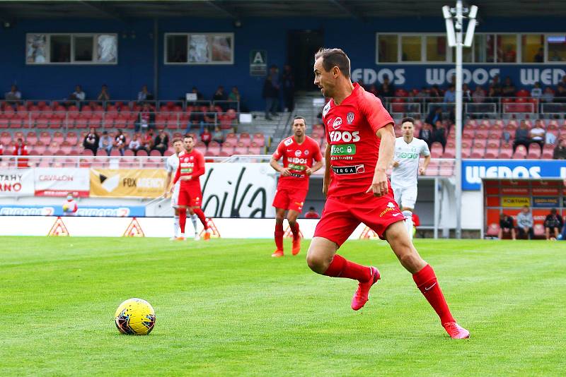 Fotbalisté Karviné (v bílém) zvládli zápas v Brně 2:0.