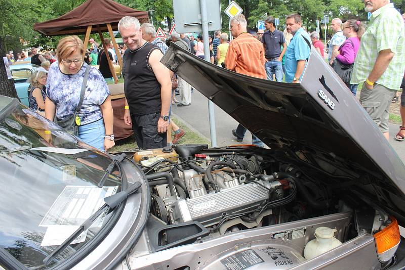 Setkání řidičů starých aut a motocyklů v Bohumíně, které pořádal Veteran car club Ostrava v sobotu 3. srpna 2019.