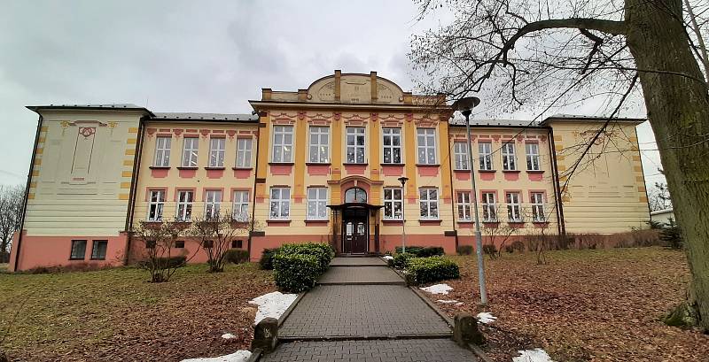 Doubrava. budova základní školy z roku 1910.