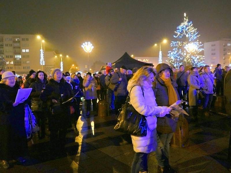 Akce Deníku Česko zpívá koledy na náměstí Republiky v Havířově.