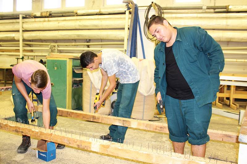 Návštěvníci akce Střední školy techniky a služeb v Karviné si užívali pestrý program, zaměřený nejen na techniku a řemesla.