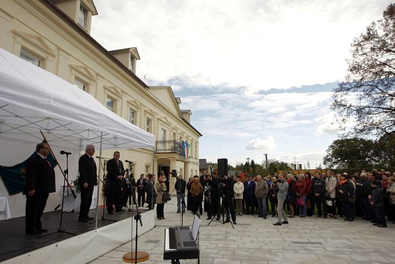 Prezident Zeman při návštěvě Petrovic u Karviné. 