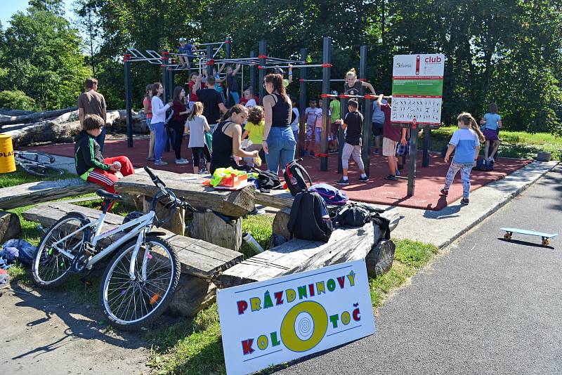 Akci s názvem Vstávat a cvičit připravila pro děti organizace Z. S. Mládež.