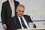 Prezident Miloš Zeman při návštěvě Českého Těšína z pódia mluvil k lidem na náměstí.