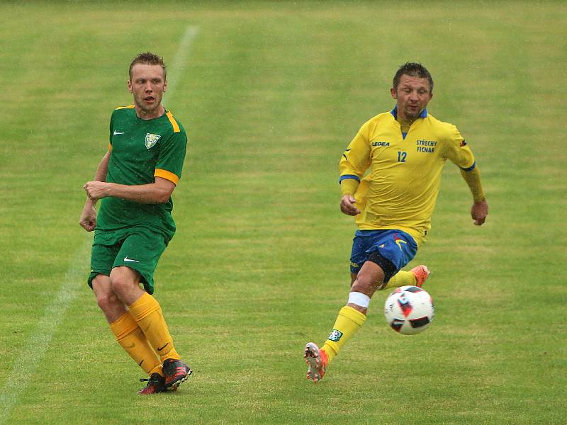 Stonava (žluté dresy) porazila Datyně 2:0.