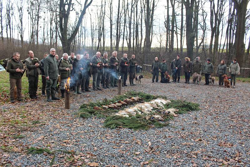 Společný hon havířovských myslivců. Slavnostní výřad.