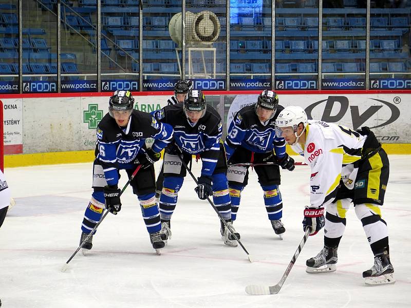 Prvoligoví hokejisté Havířova zdolali Kadaň 3:1.