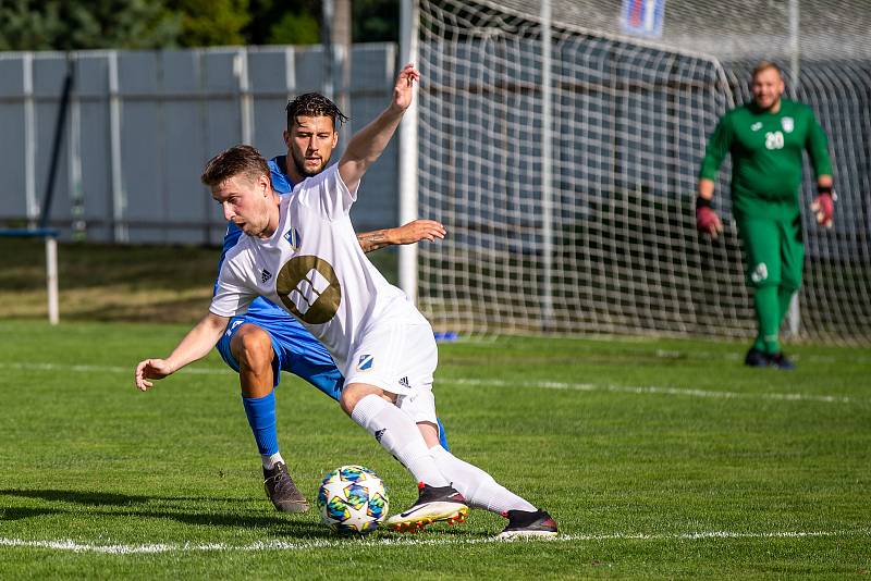 V okresním derby byly šťastnější Dětmarovice (v bílém), které zdolaly Havířov 2:1.