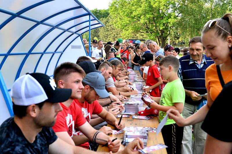 Na závěr proběhla autogramiáda s mistry.