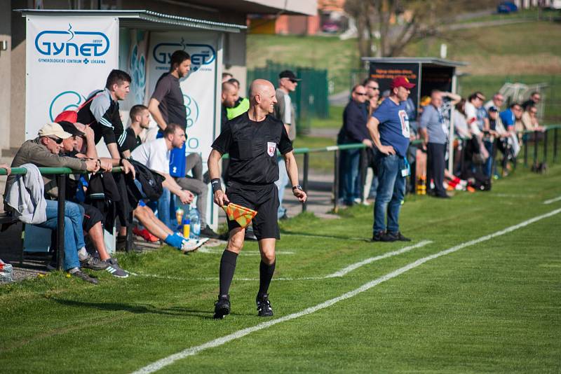 Albrechtice (v modrém) doma přetlačily Orlovou 3:2.