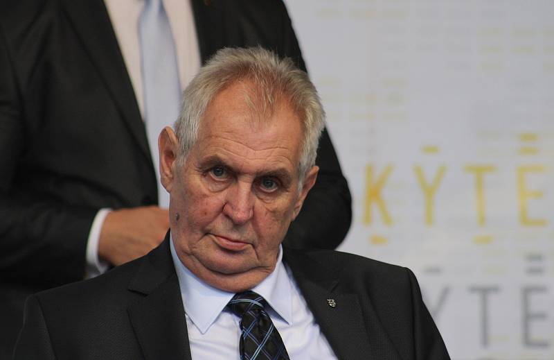 Prezident Miloš Zeman při návštěvě Českého Těšína, září 2017, z pódia mluvil k lidem na náměstí.