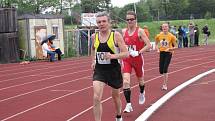 Jäklácká hodinovka na havířovském atletickém stadionu. 