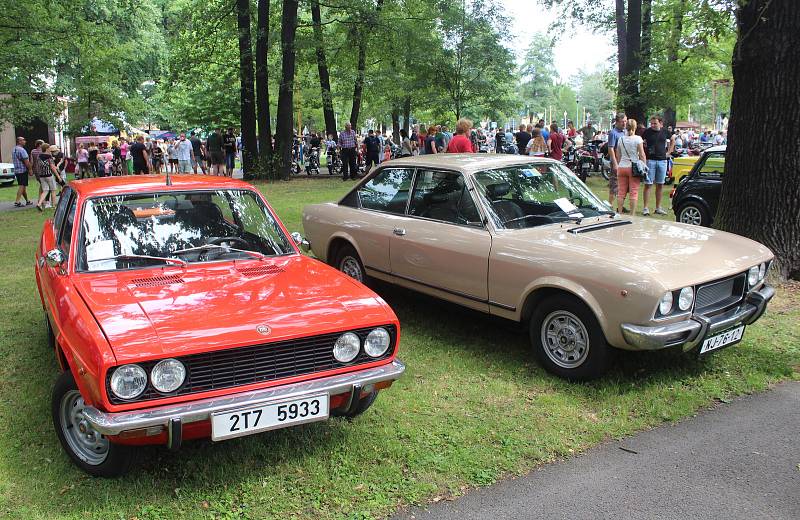 Do Bohumína se v sobotu 3. srpna 2019 sjelo na 122 historických vozů na setkání řidičů starých aut a motocyklů, které pořádal Veteran car club Ostrava.