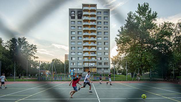 Bohumín, místo tragického požáru, který si vyžádal 11 životů, týden po nešťastné události, 15. srpna 2020. Ilustrační foto.