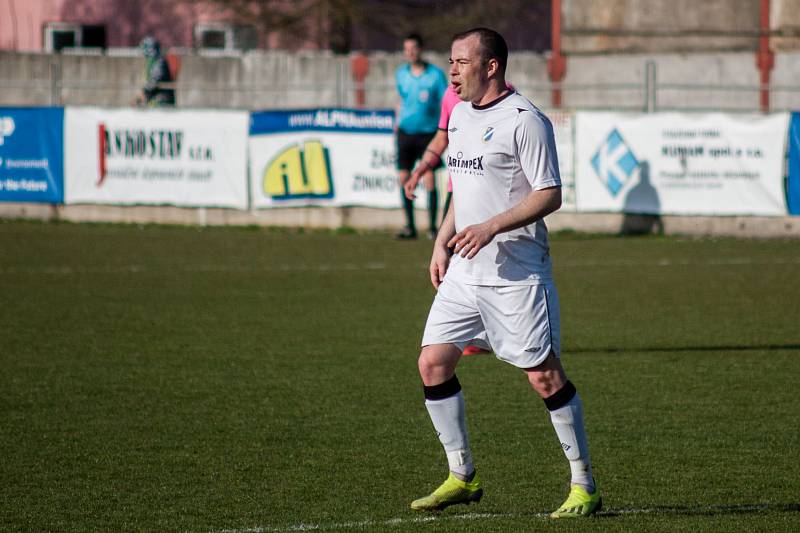 Okresní derby v divizi. Dětmarovice (v bílém) porazily Havířov 1:0.