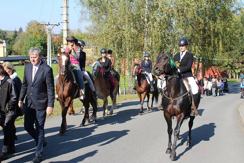 Ve Stonavě se v neděli konala tradiční Hubertova jízda, letos spojená s polní mší.