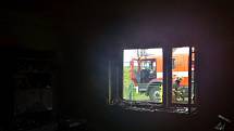 Zásah hasičů u požáru domu v Horní Suché. 