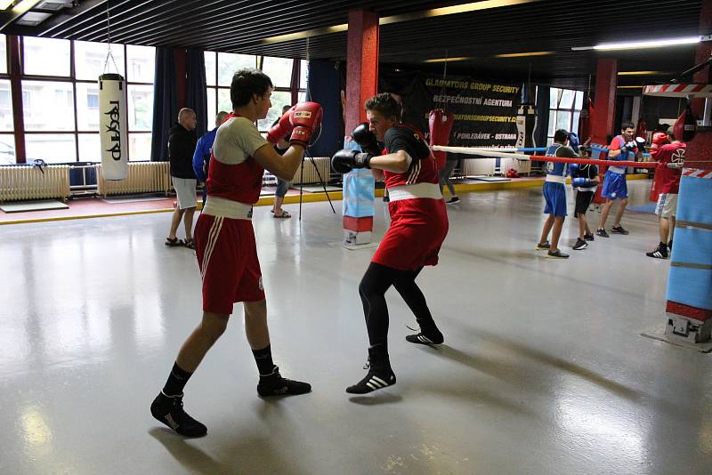 Trénink mladých havířovských boxerů.