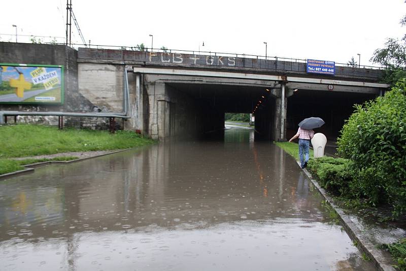 Následky bouřky s přívalovým deštěm a krupobitím v Havířově. 