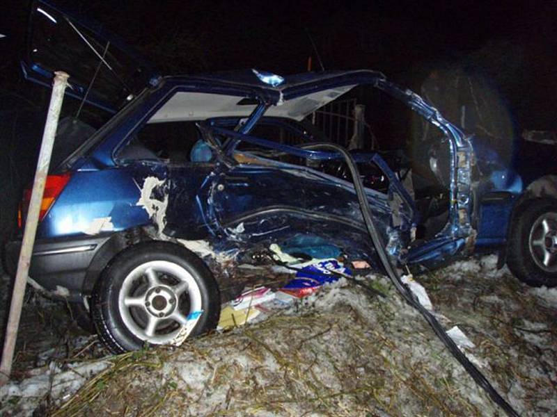 Jedna zraněná žena a vážně zraněná dívka. Takový je výsledek dopravní nehody, která se stala v neděli vpodvečer kolem 17. hodiny na okraji Českého Těšína - v Mistřovicích v Ostravské ulici.