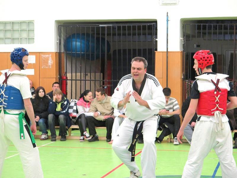 V tělocvičně Základní školy 1. máje si v sobotu dali sraz mladí sportovci, vyznavači korejského bojového umění taekwondo.