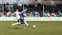 Z utkání Karviná (v bílém) - Vlašim 2:0.