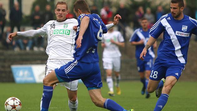 Derby mezi Karvinou a Frýdkem-Místkem (v modrém) přineslo jediný gól.