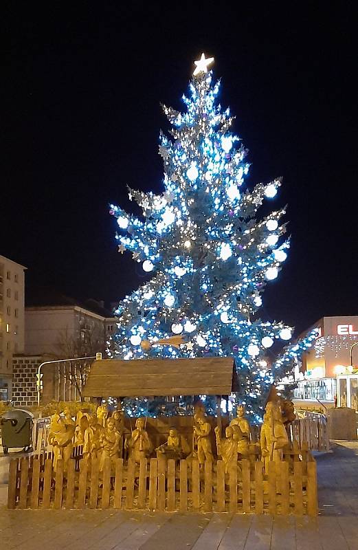 Vánoční strom na náměstí Republiky v Havířově.