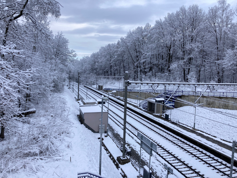 Do Havířova se na jaře vrátila zima. Ulice města, 6. dubna 2021.