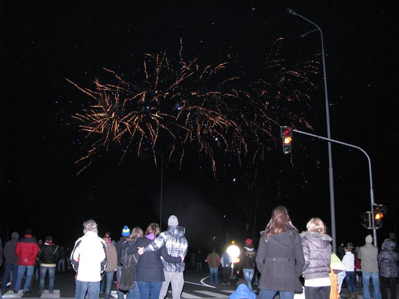 Oslavy příchodu roku 2013 v Havířově. Ohňostroj. 