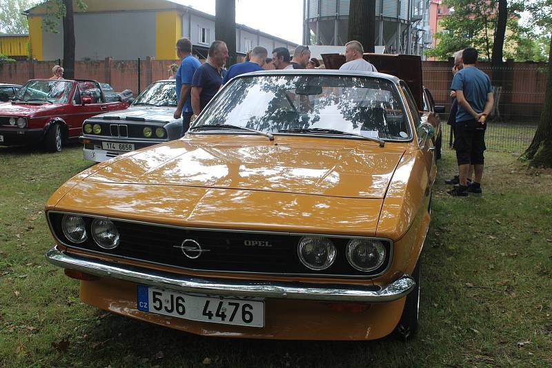 Do Bohumína se v sobotu 3. srpna 2019 sjelo na 122 historických vozů na setkání řidičů starých aut a motocyklů, které pořádal Veteran car club Ostrava.