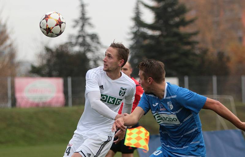 Karvinští fotbalisté (v bílém) porazili Ústí nad Labem.