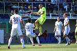 Utkání Mladá Boleslav (v bílém) - Karviná 1:0.