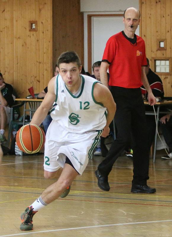 Basketbalisté Karviné (v bílém) podlehli doma Olomouci.