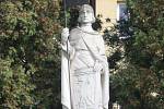 V Petrovicích u Karviné je možná jediná socha svatého Václava v okrese.
