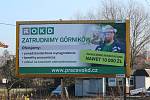 U hraničních přechodů si OKD zaplatilo billboardy, kterými chce přilákat polské horníky do firmy. Podobně těžaři cílí také na Slováky.